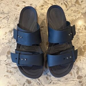 Women!s Navy Crocs Brooklyn Low Wedge Sandals W 10 EUC